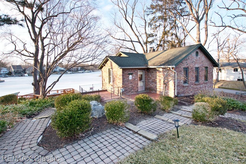 260 Oak Island Drive, Wolverine Lake, MI 48390 — Photo 5