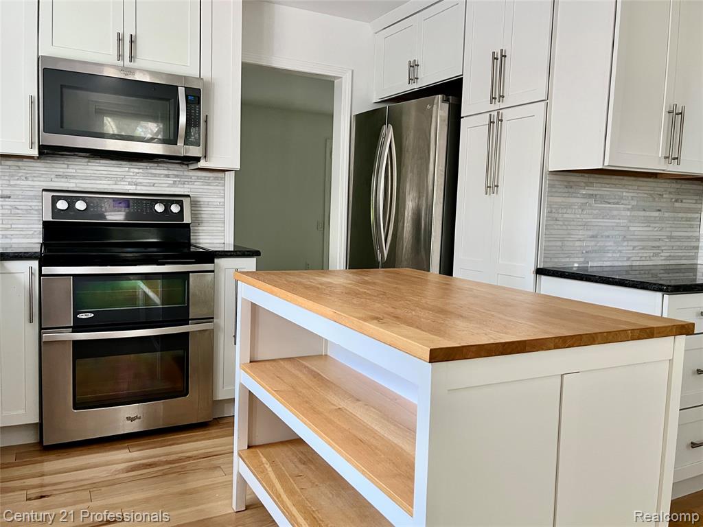 5720 Beauchamp, West Bloomfield, MI — Photo 9