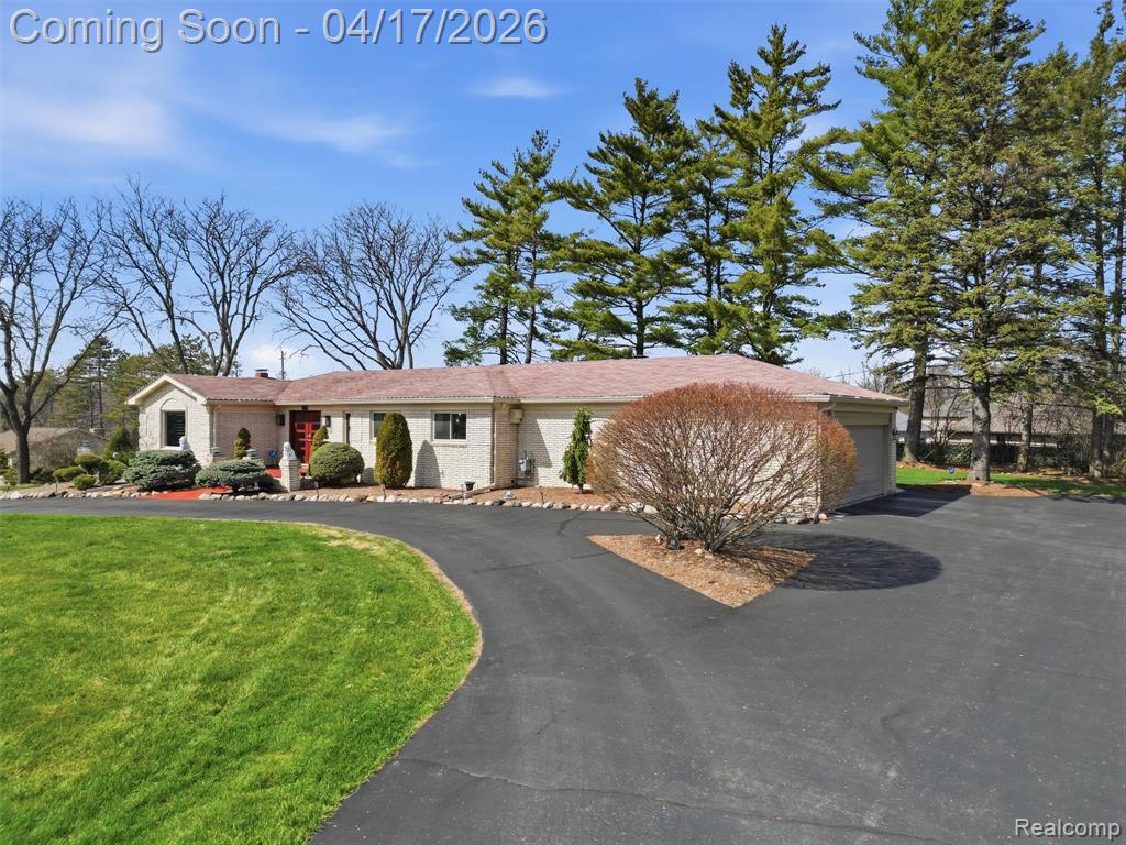 4886 Beacon Hill Drive, Bloomfield Hills, MI 48301 — Photo 8