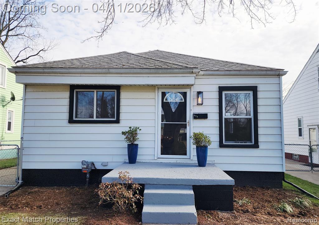 576 Markle Avenue, Pontiac, MI 48340 — front exterior