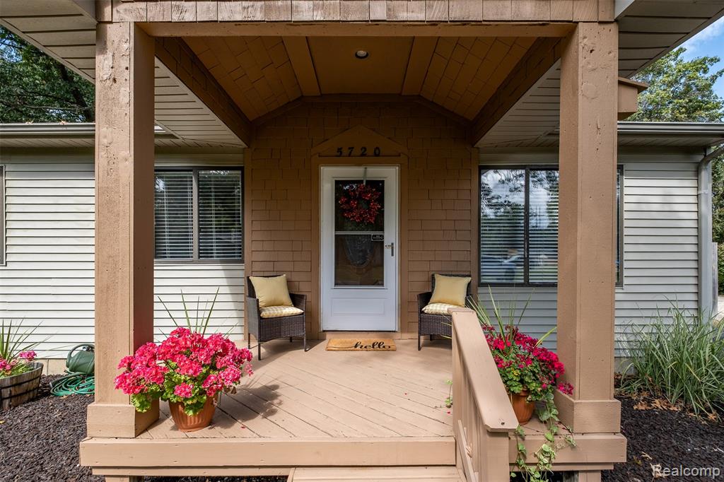 5720 Berkley Drive, Waterford, MI 48327 — Photo 5