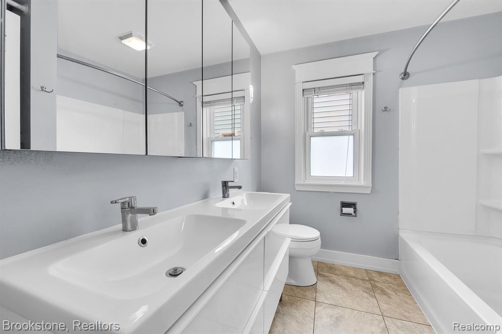 6867 MAYFAIR Street, Taylor, MI 48180 — Photo 12