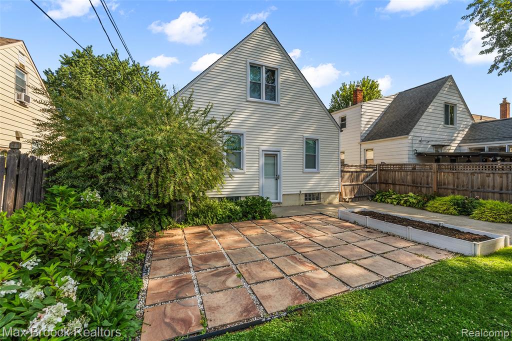 929 Cambridge Road, Berkley, MI 48072 — Photo 25