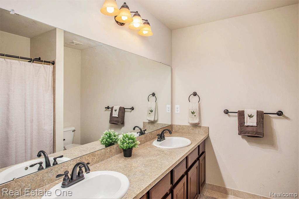 589 Rumson Court, White Lake, MI — Photo 25