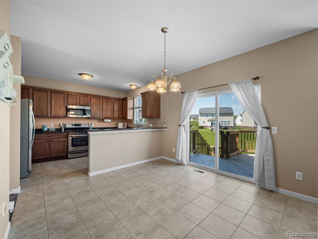 28385 COTTAGE Lane, New Hudson, MI 48165 — Photo 15
