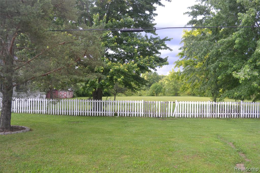 5244 Oleksyn Road, Flint, MI 48504 — Photo 2