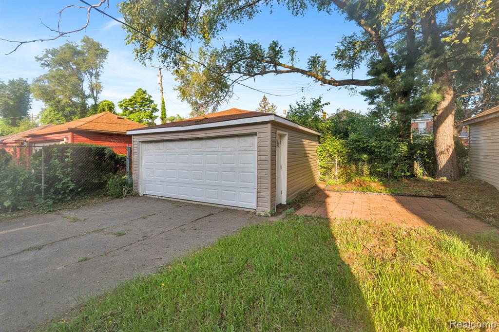 18961 Pennington Drive, Detroit, MI 48221 — Photo 36