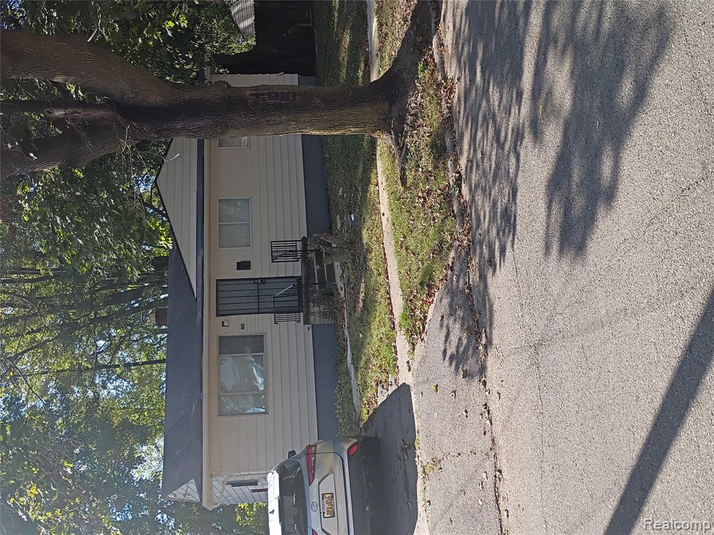 405 W Bundy Avenue, Flint, MI 48505 — front exterior