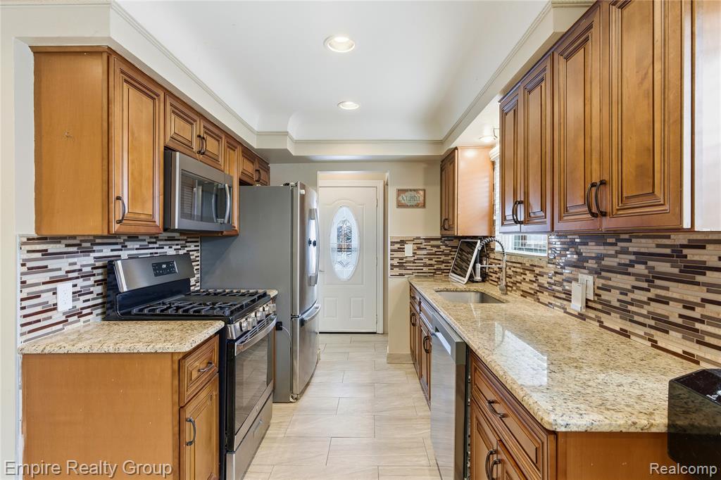 6545 Robindale Avenue, Dearborn Heights, MI 48127 — Photo 7