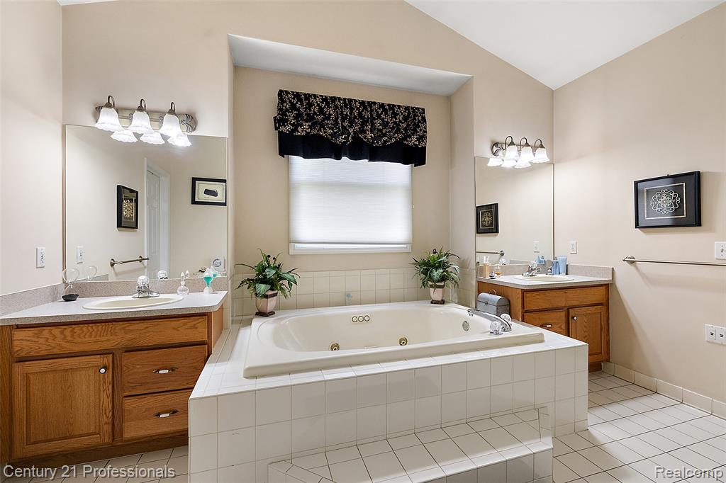 8117 Remington Court, Clarkston, MI 48348 — Photo 17
