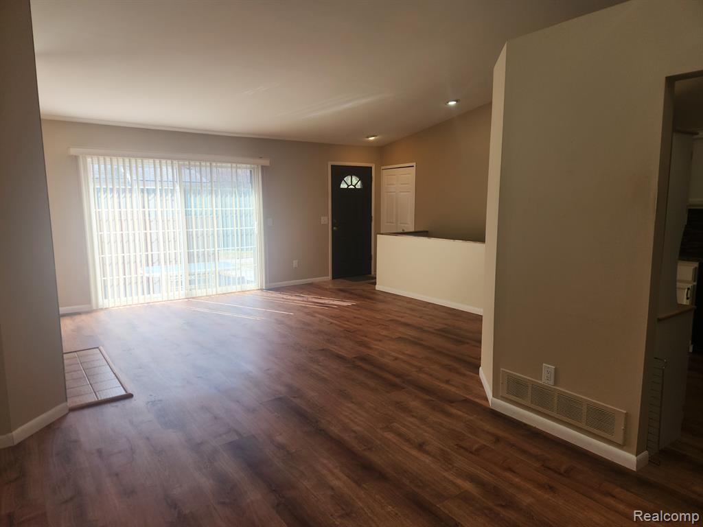 22200 PONDVIEW, Novi, MI — Photo 5