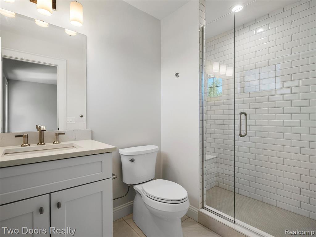 820 OAKRIDGE Avenue, Royal Oak, MI 48067 — Photo 49