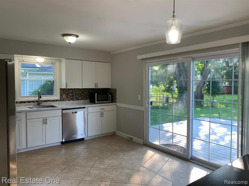 4757 HYDE PARK Drive, Troy, MI 48085 — Photo 7