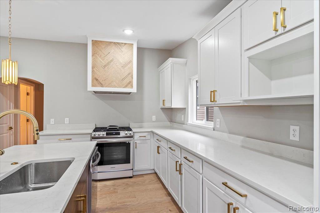 360 NEWTON Drive, Lake Orion, MI 48362 — Photo 15