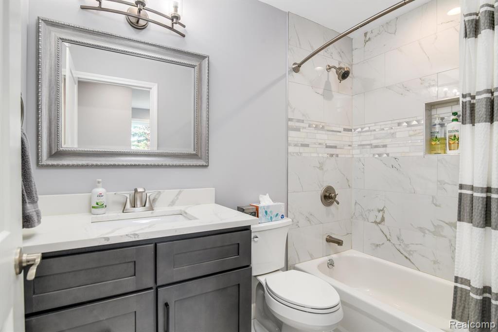 438 E GOULSON Avenue, Hazel Park, MI 48030 — Photo 19