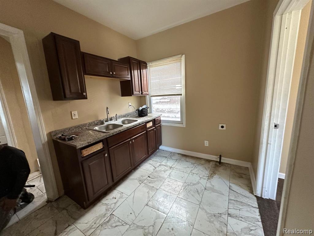 12055 Prest Street - Photo 5