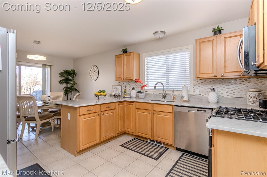 6157 Lochmore Drive, Commerce Twp, MI 48382 — Photo 24