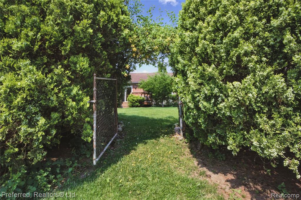 8530 Elmhurst Street, Canton, MI 48187 — Photo 42