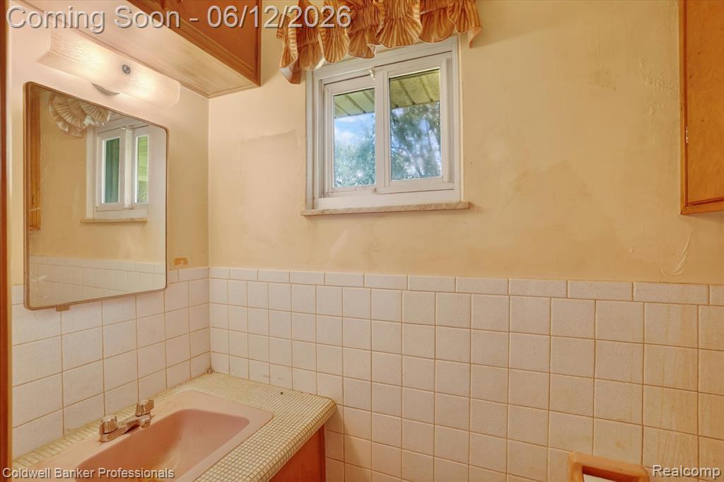 8245 Fenton Road, Grand Blanc, MI 48439 — Photo 31
