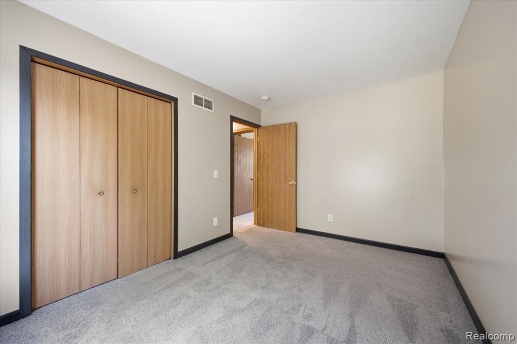 879 Barren Oaks Drive, Pontiac, MI 48341 — Photo 20