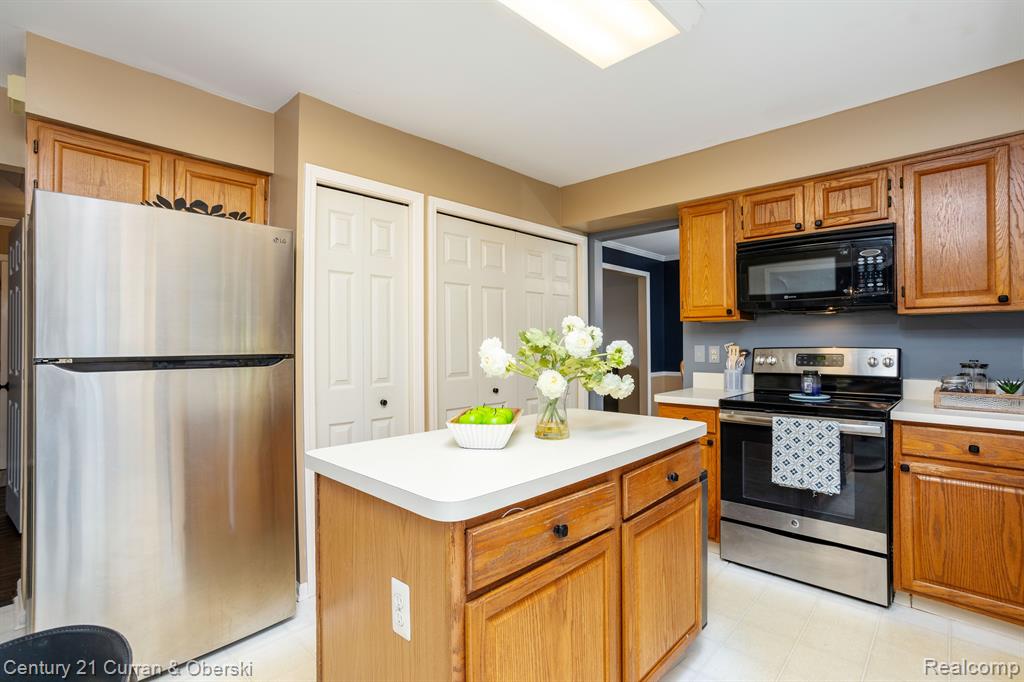 45777 BRYN MAWR Road, Canton, MI 48187 — Photo 12