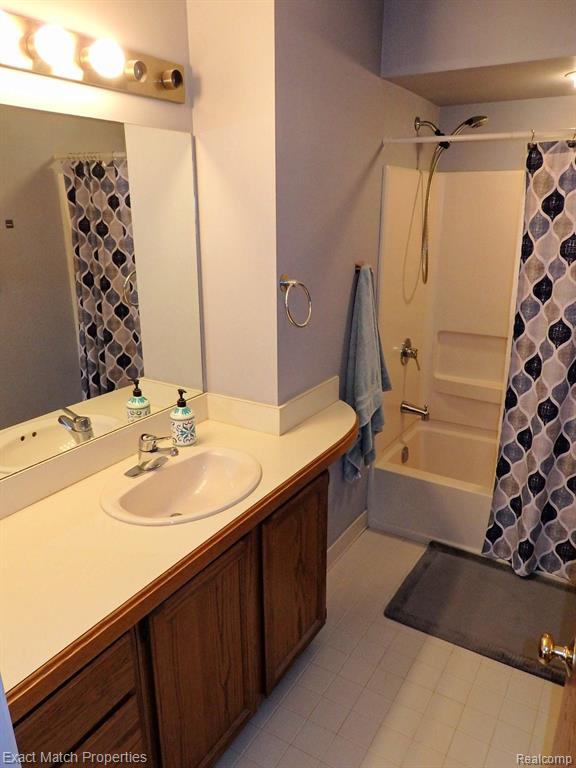 6896 NORTHCREST Way E, 15, Clarkston, MI — Photo 39