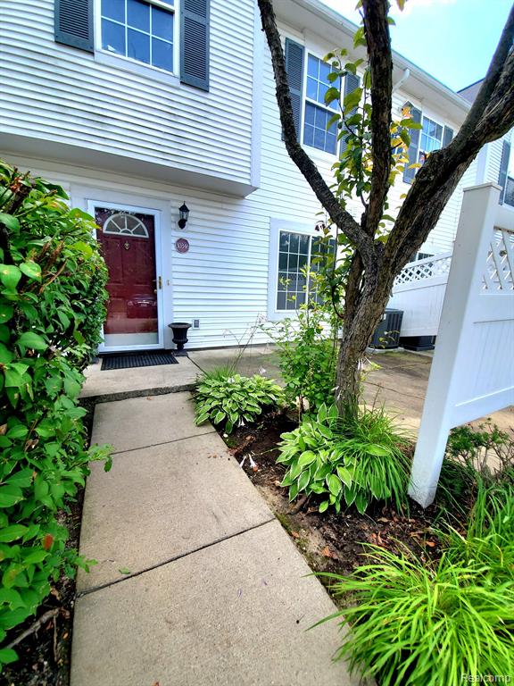 30346 NANTUCKET Drive, Farmington Hills, MI 48336 — Photo 3
