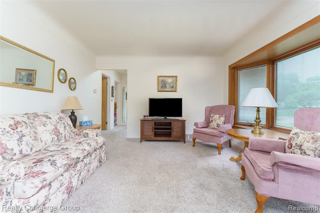 918 Squire Lane, Milford, MI 48381 — Photo 5
