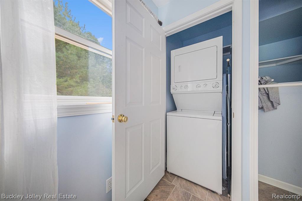 9515 MEADOW Lane, Pinckney, MI 48169 — Photo 8