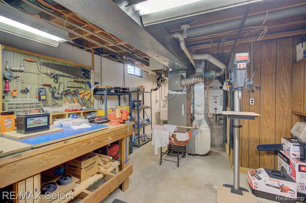 4460 DIXON Drive, Swartz Creek, MI 48473 — Photo 47