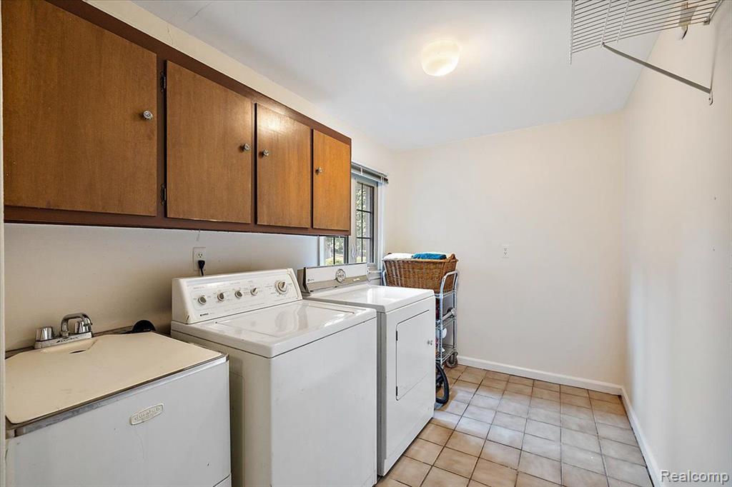 4363 SUNNINGDALE Drive, Bloomfield Hills, MI 48302 — Photo 46