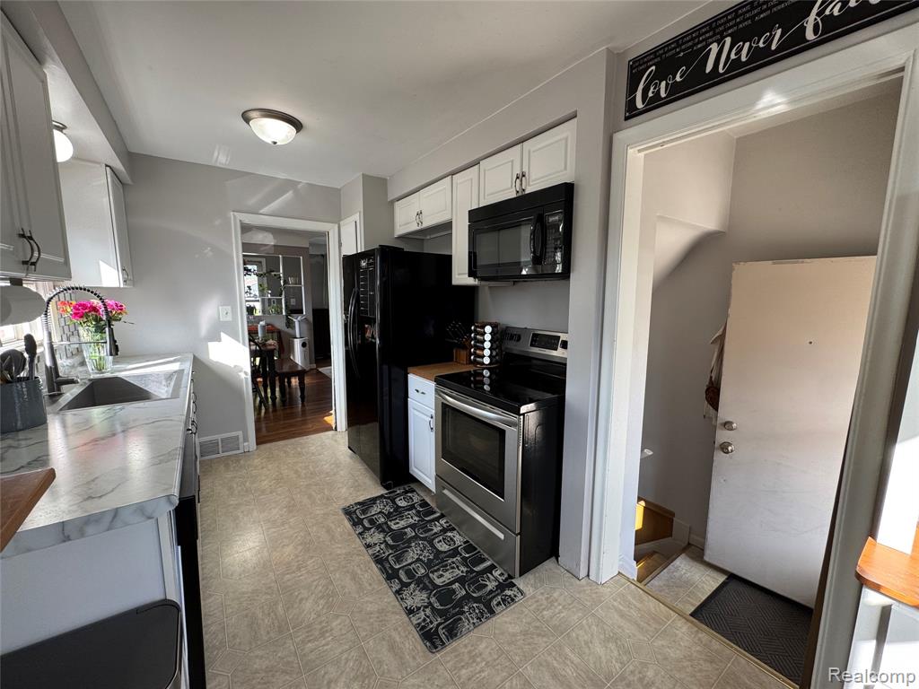 19156 Ash Avenue, Eastpointe, MI 48021 — Photo 30