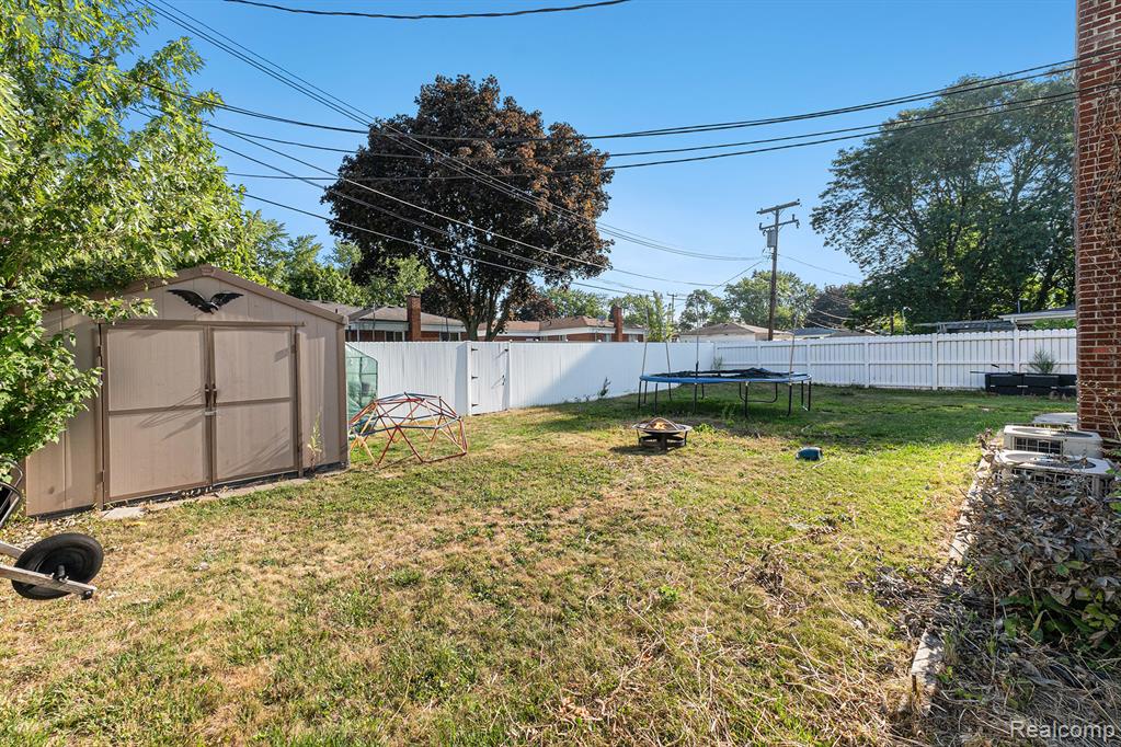 5217 Mart Court, Warren, MI 48091 — Photo 16