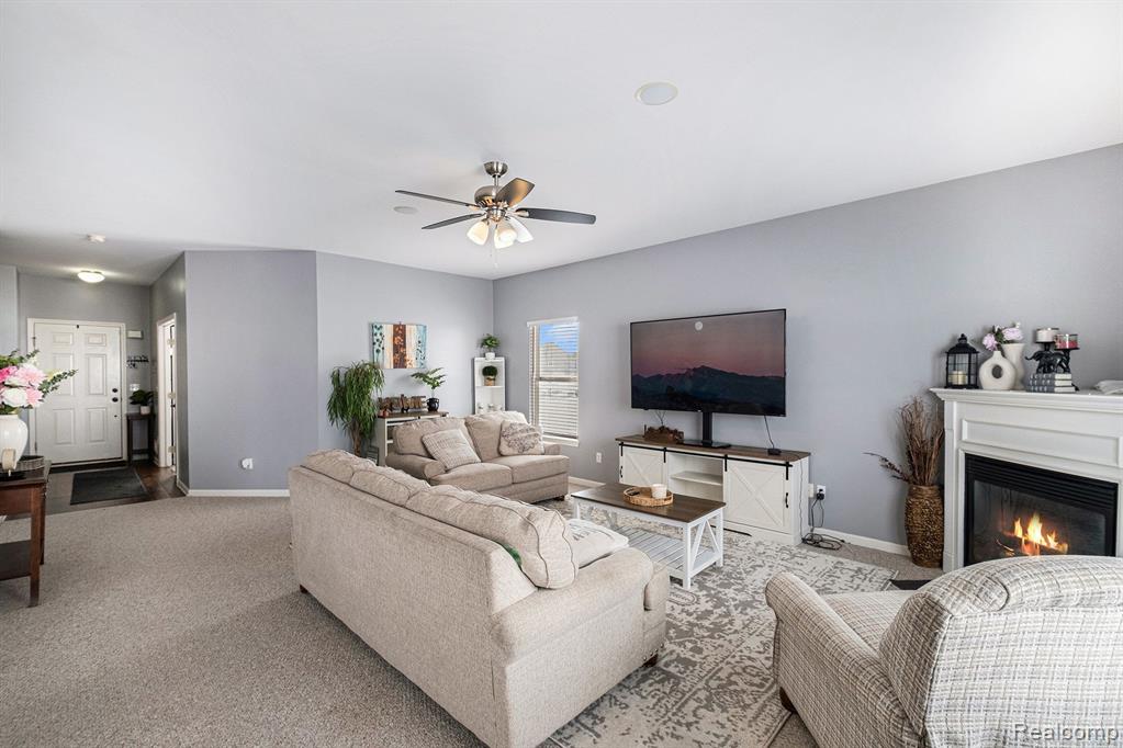 4075 MEADOW WALK Boulevard, Grand Blanc, MI 48439 — Photo 4