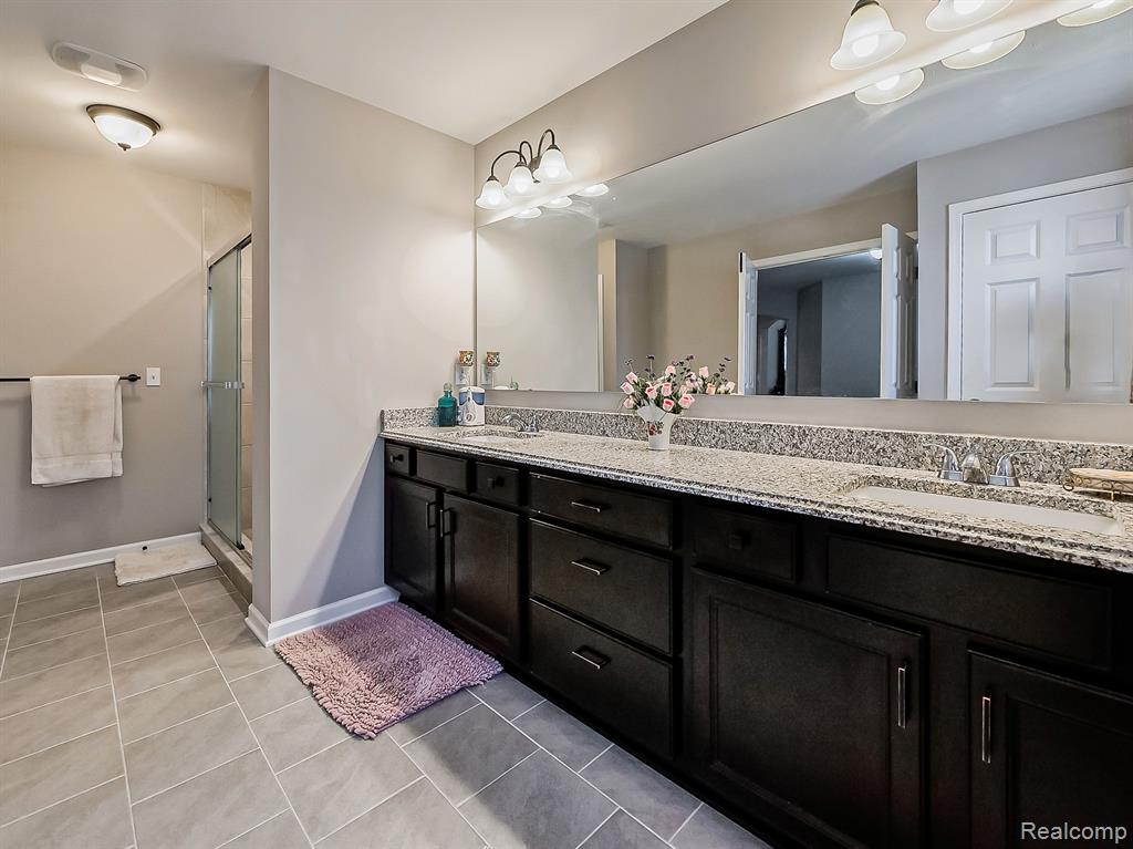 903 Leafdale Drive, Rochester Hills, MI 48307 — Photo 32