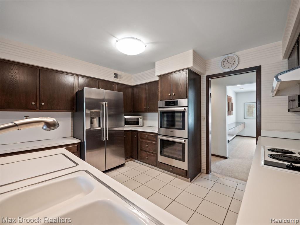 7448 STONY RIVER Court, Bloomfield Hills, MI 48301 — Photo 11