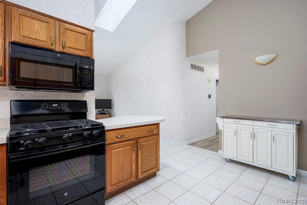46436 Imperial Lane, Macomb, MI 48044 — Photo 8