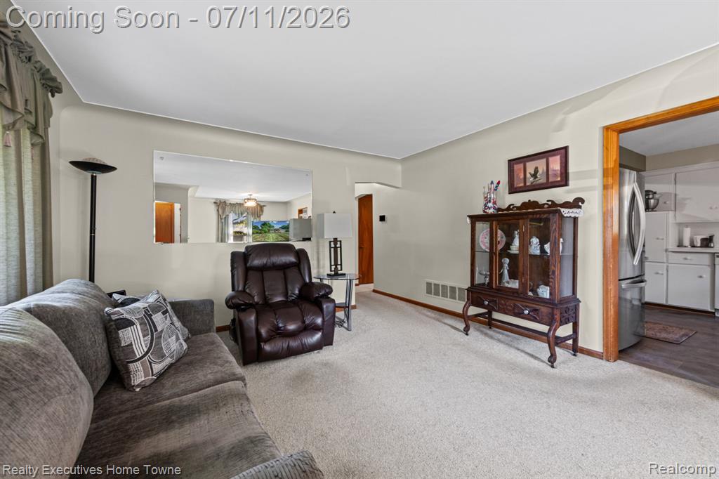 5615 Althea Street, Utica, MI 48316 — Photo 3
