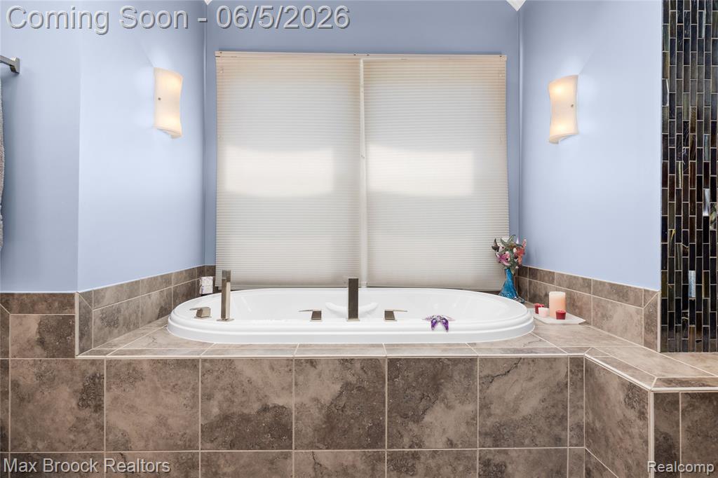 6294 Lindsay Court, West Bloomfield, MI 48324 — Photo 44