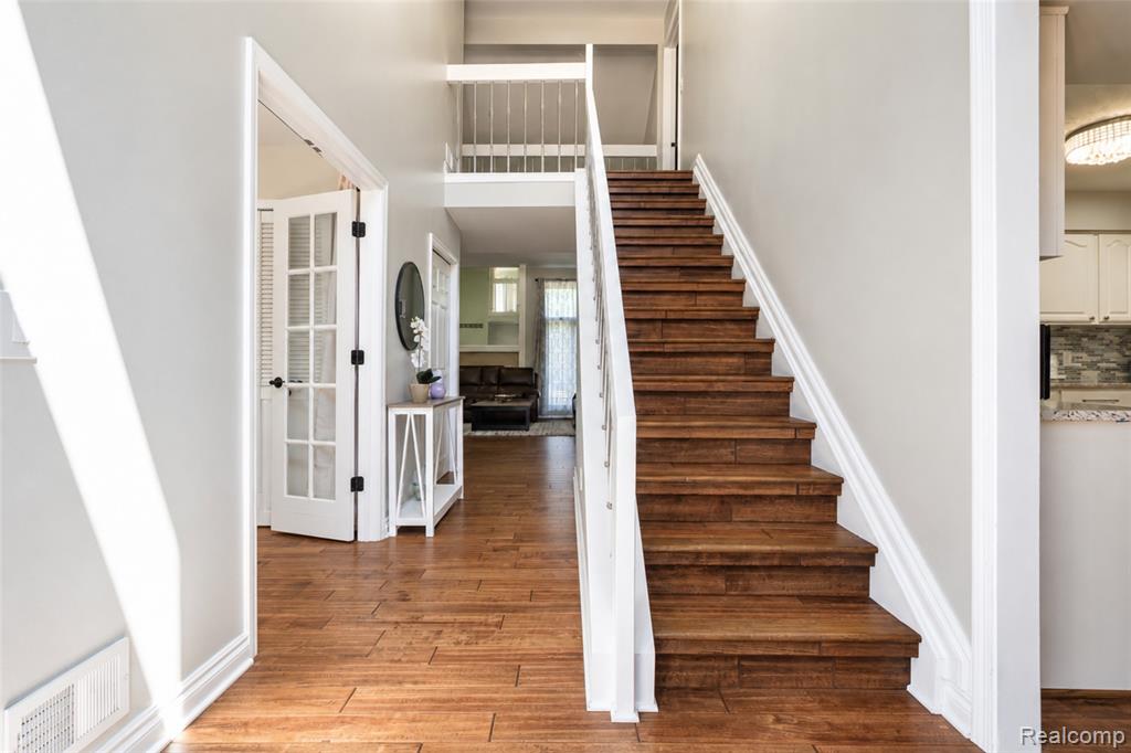 37520 Amber Drive, Farmington Hills, MI 48331 — Photo 4