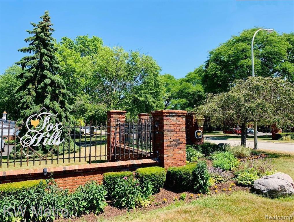 666 E FOX HILLS Drive, Bloomfield Hills, MI 48304 — Photo 3