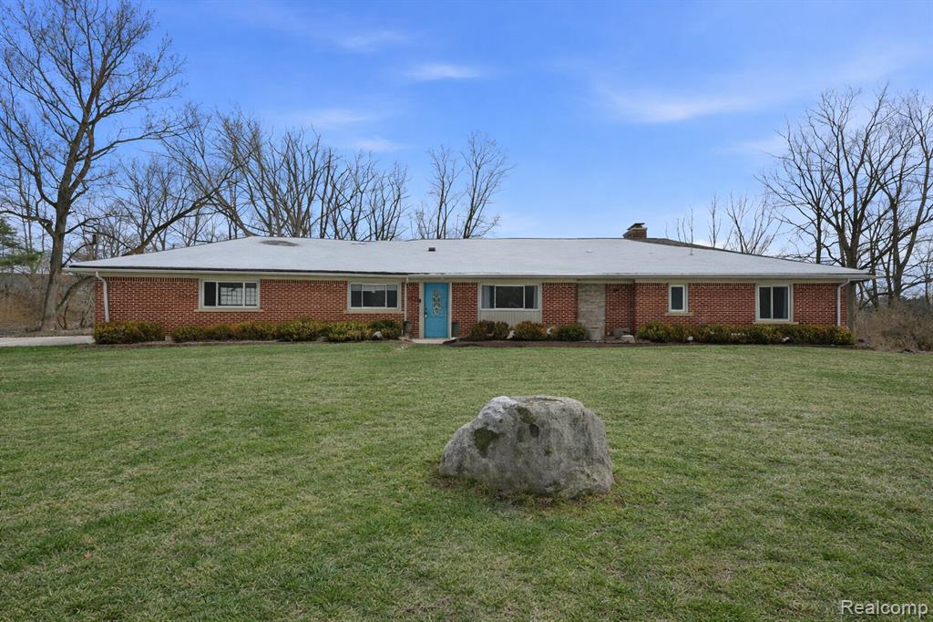 29750 Bristol Lane, Bingham Farms, MI 48025 — front exterior