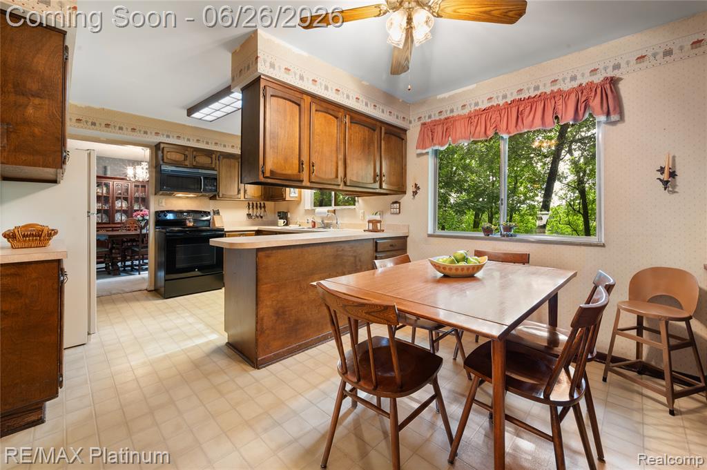 9460 Deer Park Court, Fenton, MI 48430 — Photo 15