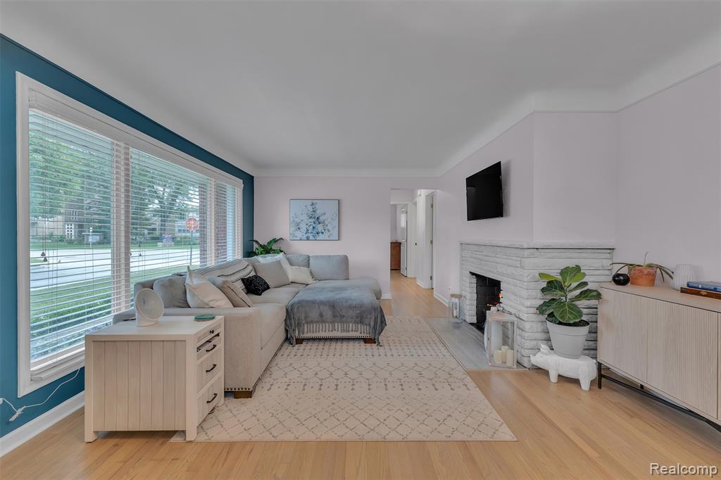 765 Vernier Road, Grosse Pointe Woods, MI 48236 — Photo 7