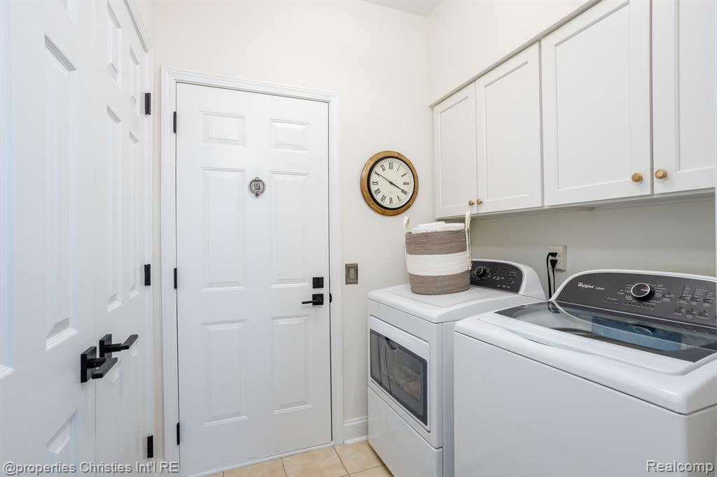 39514 Edgewater Dr, Northville, MI 48168 — Photo 17