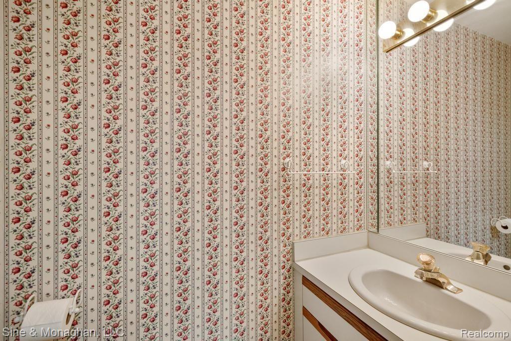 43389 RIVERBEND Boulevard, Clinton Twp, MI 48038 — Photo 27