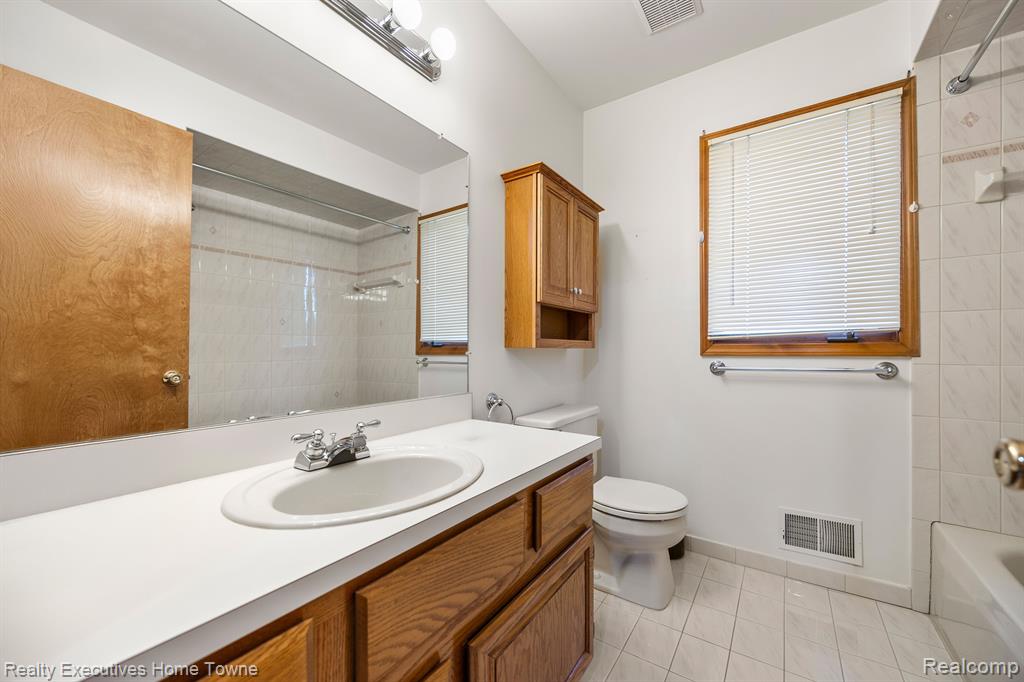57946 EMERALD, Washington, MI — Photo 22
