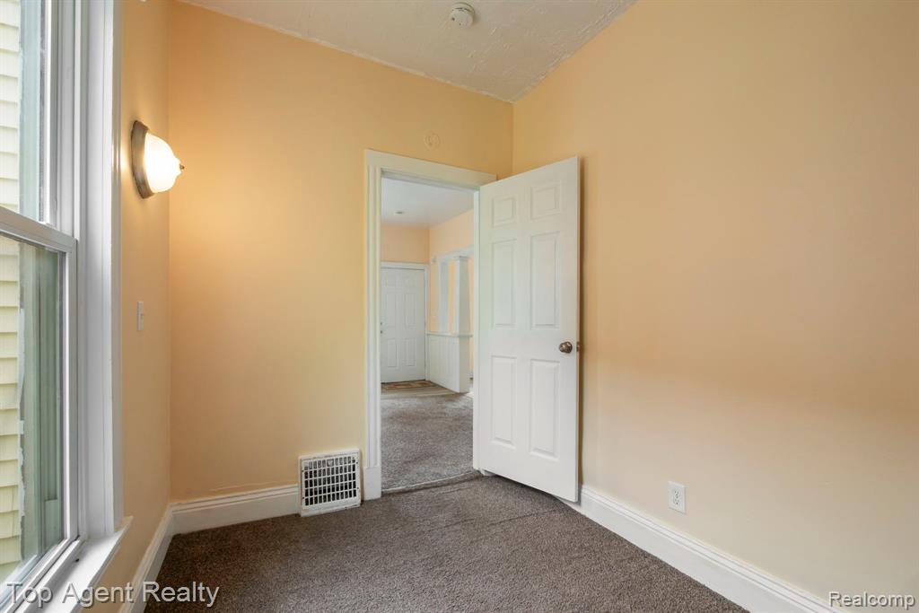 50 Henderson Street, Pontiac, MI 48341 — Photo 10