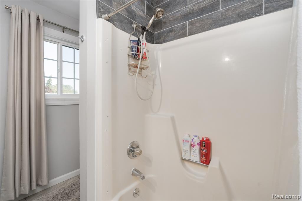 8495 Pepper Ridge Drive, Grand Blanc, MI 48439 — Photo 30