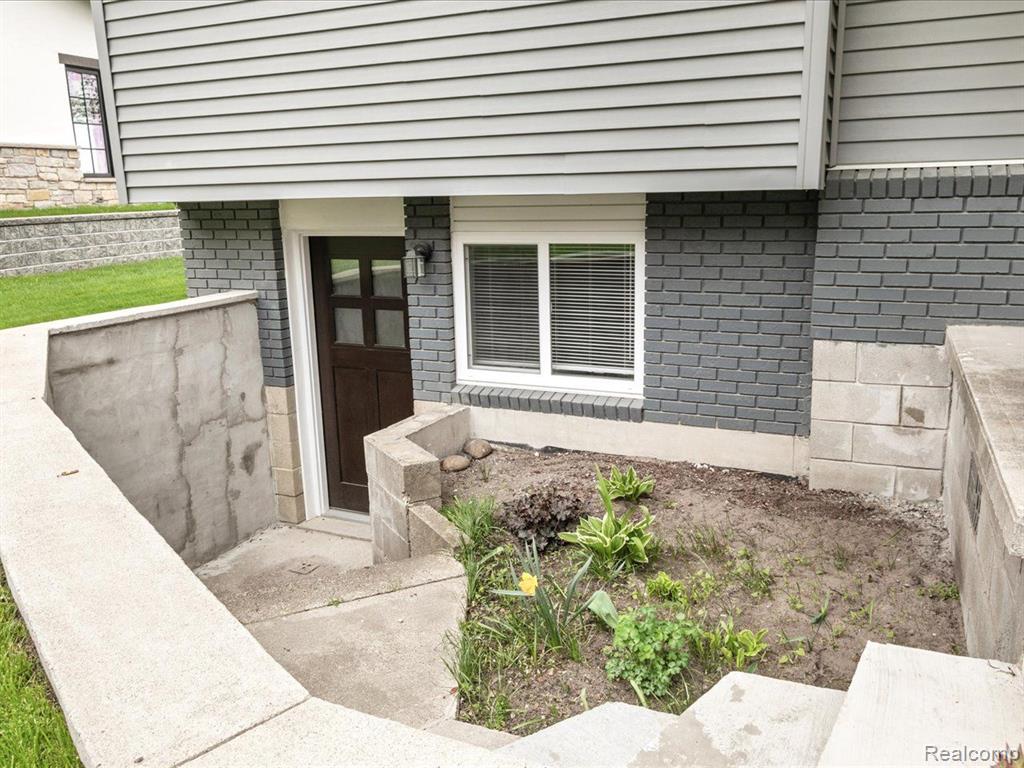 5444 LAKESHORE Road, Fort Gratiot, MI 48059 — Photo 38
